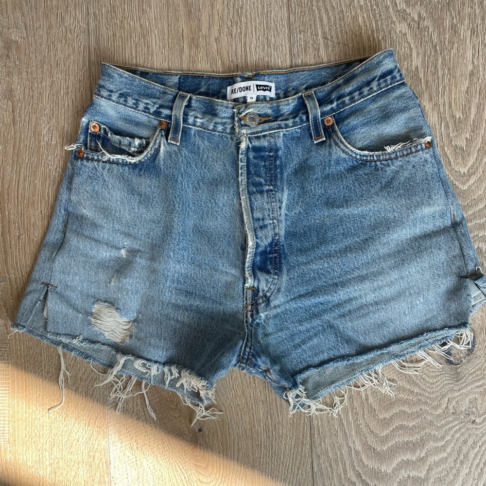 Quintessential Jean shorts Re/Done denim sz.26 small distressed 🤍